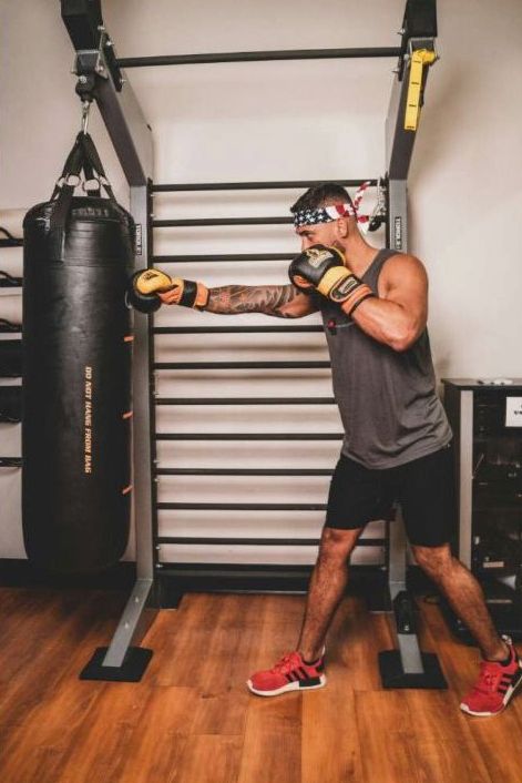 Boxer wrapping hands